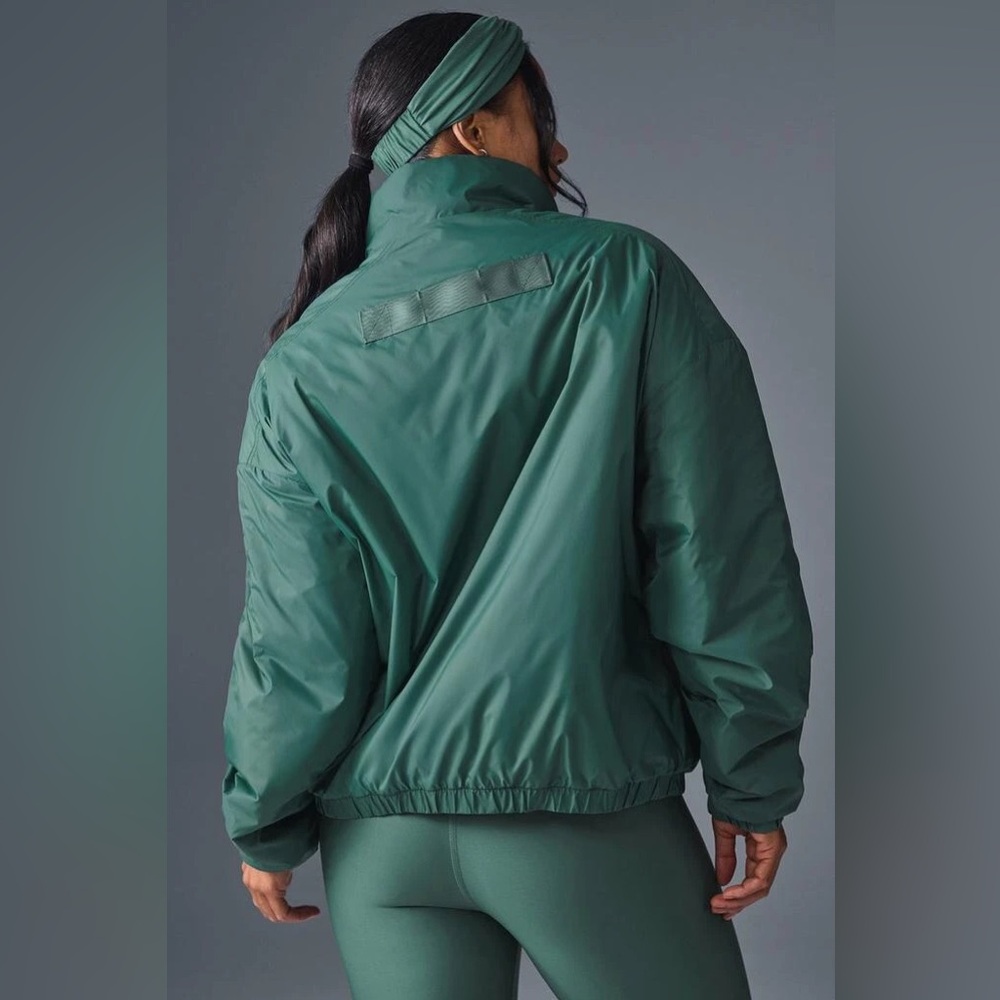 Alo Latitude Light Weight 1/2 Zip Pullover Jacket, Winter Ivy - Picture 3 of 16